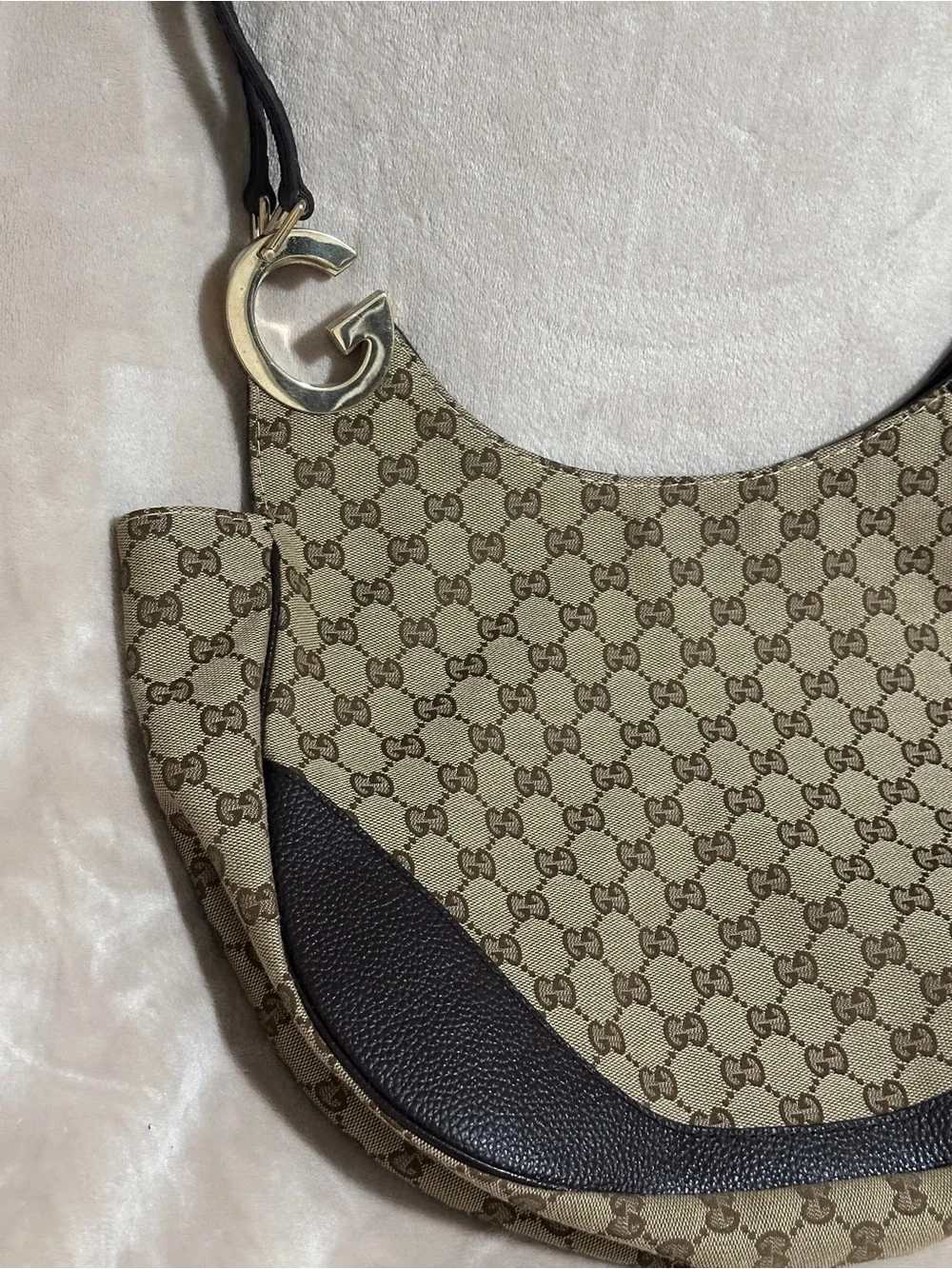 Gucci Vintage GG Canvas Charlotte Crossbody Bag – Brown Leather Trim (203503)